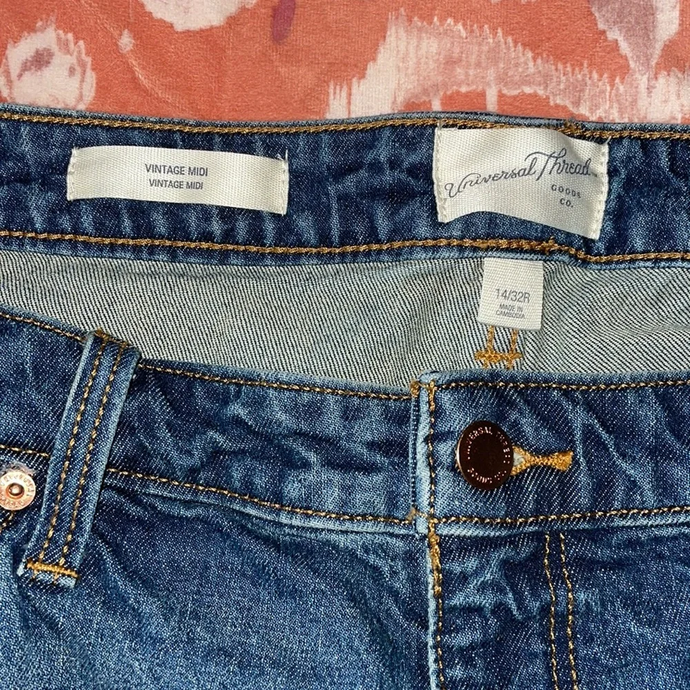 Vintage Midi Jean Shorts - Picture 2 of 3
